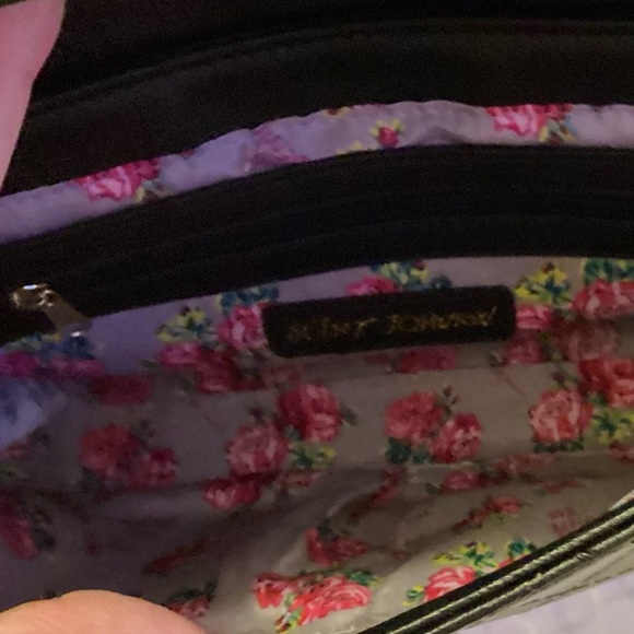 🆕🔥Betsey Johnson Black Quilted Shoulder Bag with Floral Scarf/Crossbody - Picture 9 of 12
